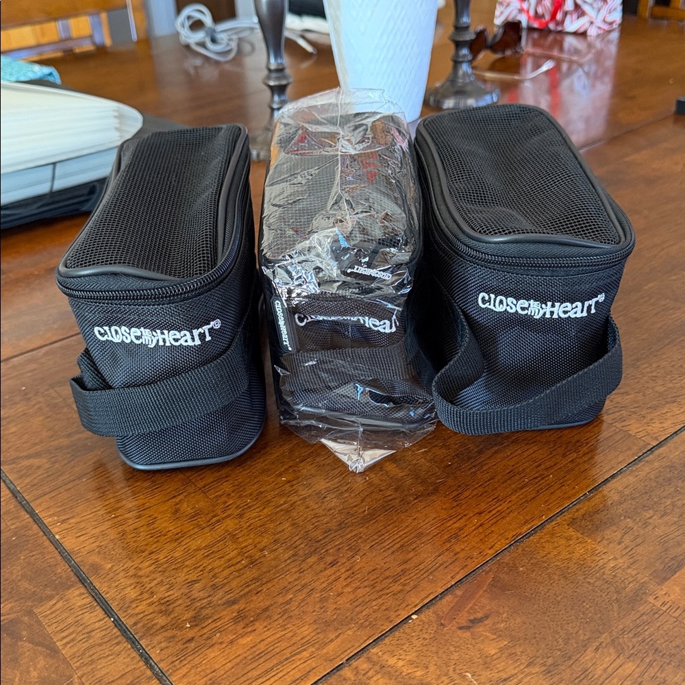 Compact Black Storage Pouch - Picture 3 of 3